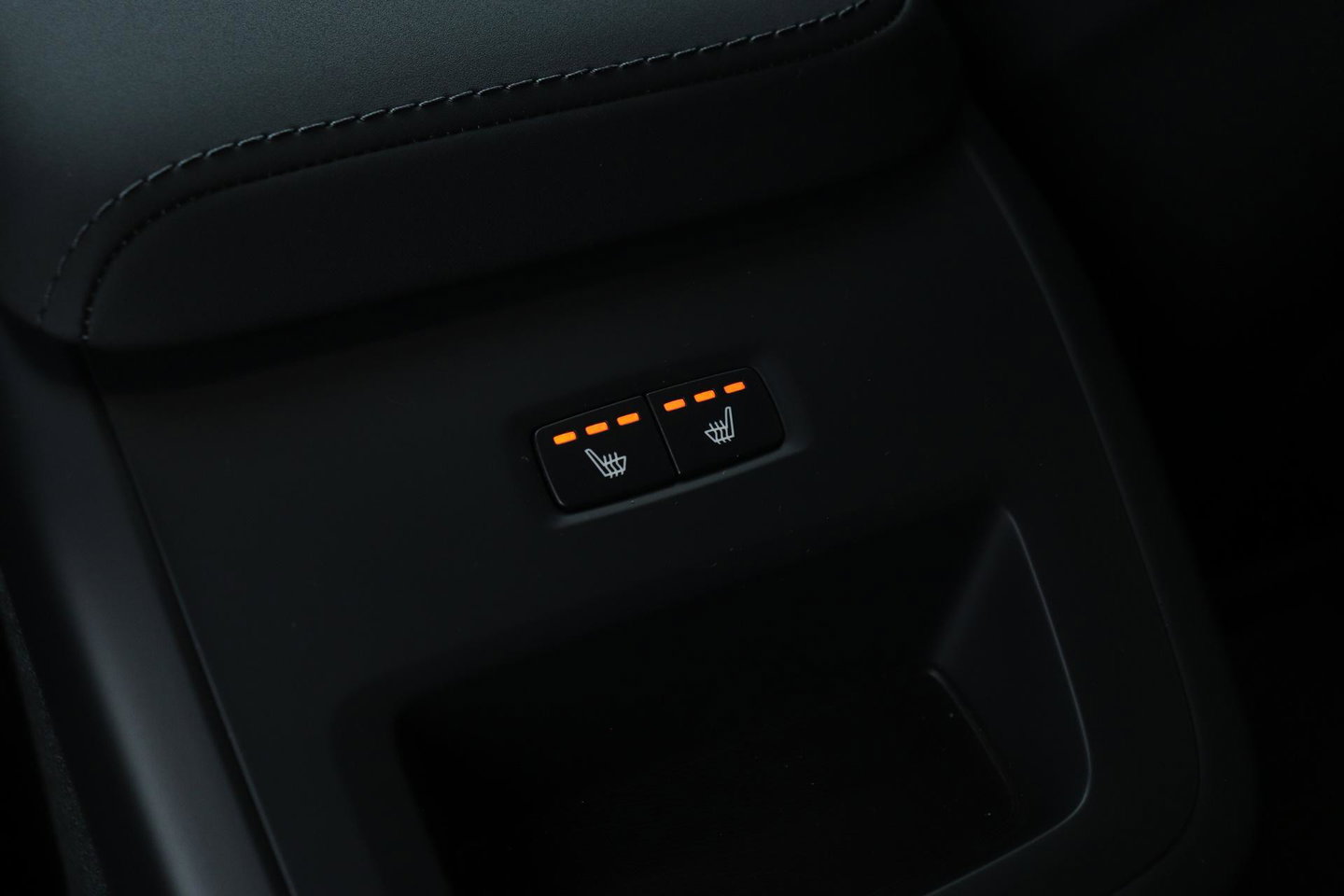 Volvo XC60 T8 Plug-in hybrid Plus Black Edition | FACELIFT | 360° Camera | harman/kardon | ACC | Stoel+Stuurverwarming | BLIS
