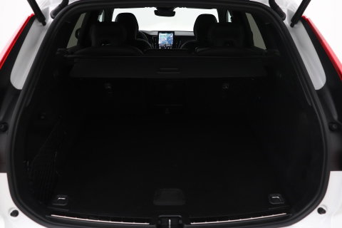 Volvo XC60 T8 Plug-in hybrid Plus Black Edition | FACELIFT | 360° Camera | harman/kardon | ACC | Stoel+Stuurverwarming | BLIS