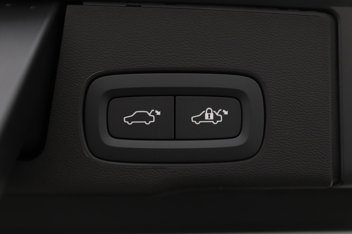 Volvo XC60 T8 Plug-in hybrid Plus Black Edition | FACELIFT | 360° Camera | harman/kardon | ACC | Stoel+Stuurverwarming | BLIS