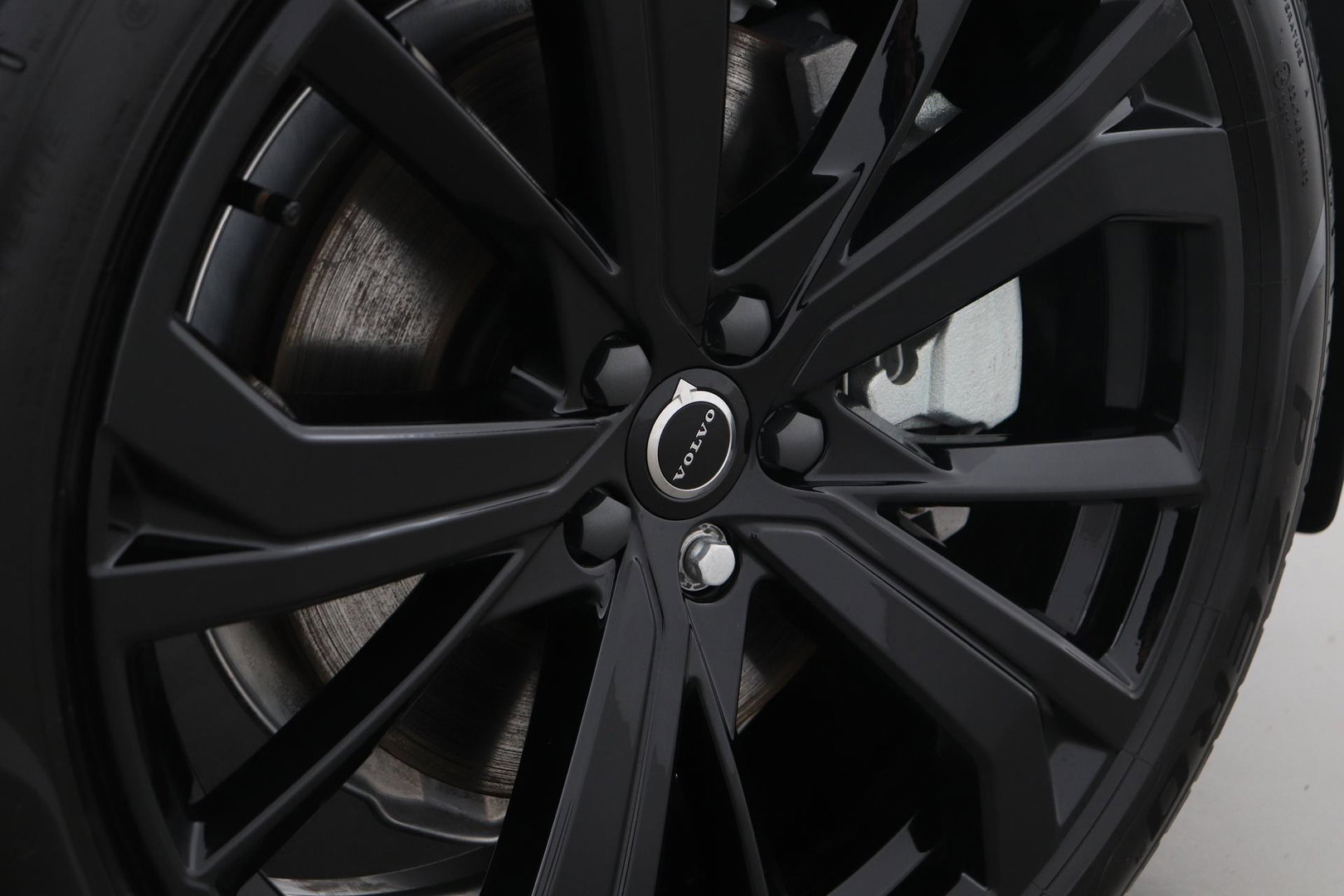 Volvo XC60 T8 Plug-in hybrid Plus Black Edition | FACELIFT | 360° Camera | harman/kardon | ACC | Stoel+Stuurverwarming | BLIS