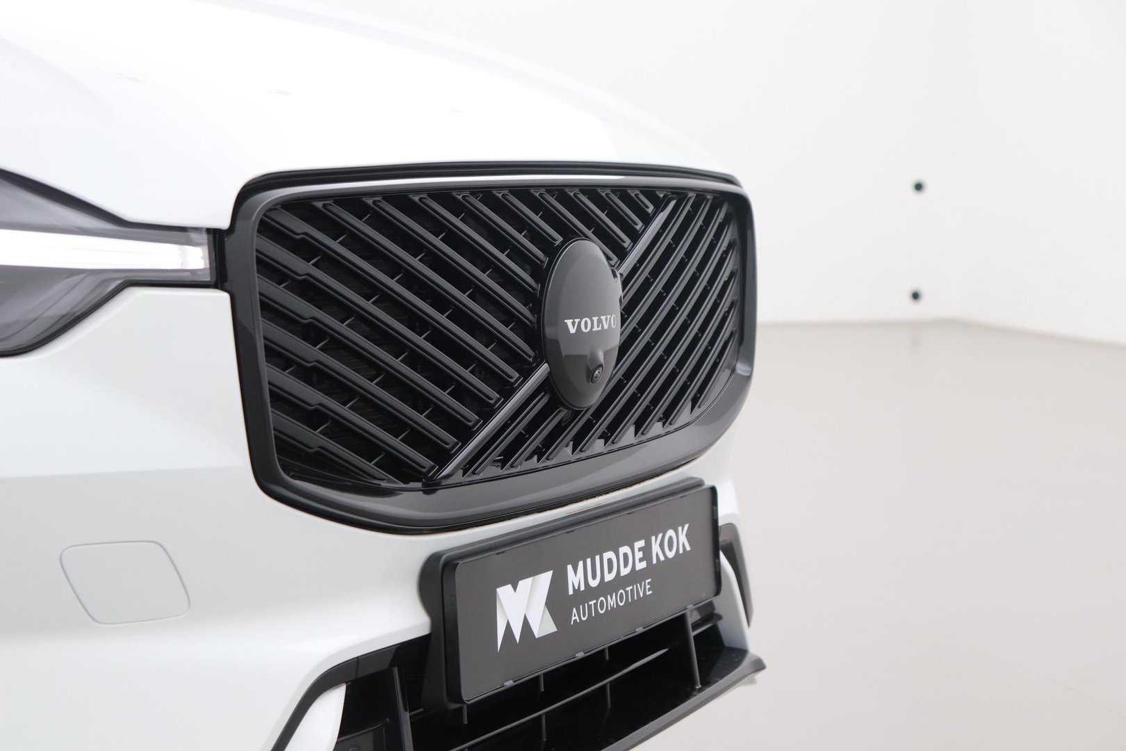 Volvo XC60 T8 Plug-in hybrid Plus Black Edition | FACELIFT | 360° Camera | harman/kardon | ACC | Stoel+Stuurverwarming | BLIS