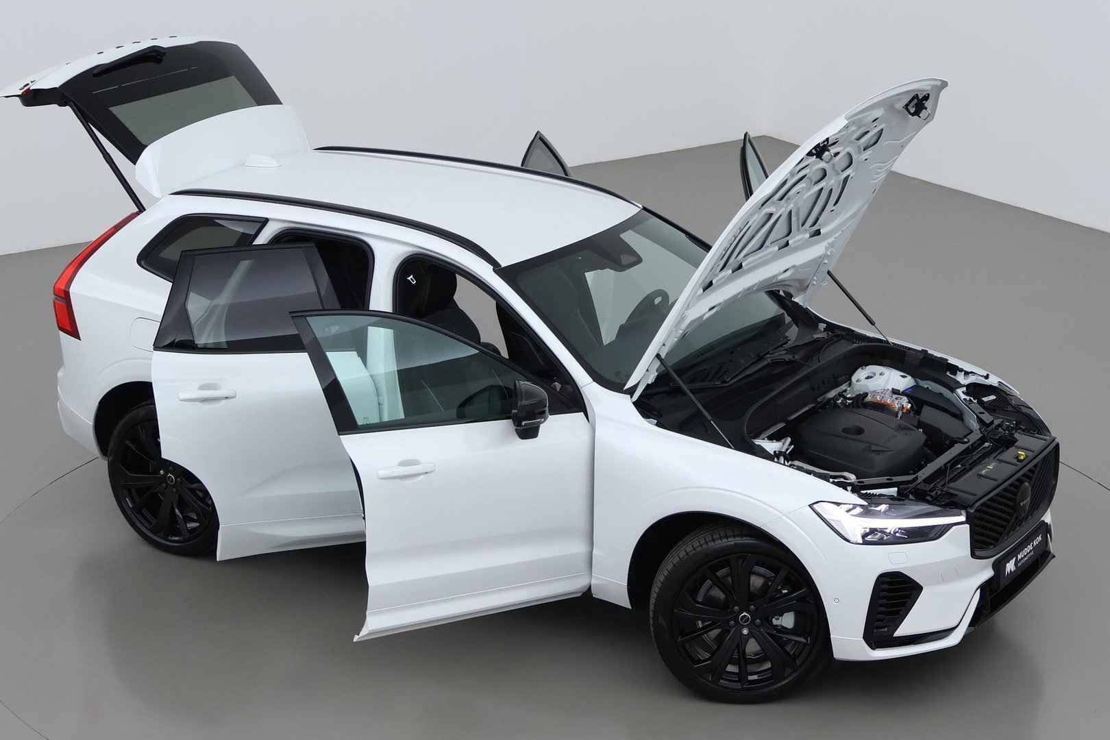 Volvo XC60 T8 Plug-in hybrid Plus Black Edition | FACELIFT | 360° Camera | harman/kardon | ACC | Stoel+Stuurverwarming | BLIS