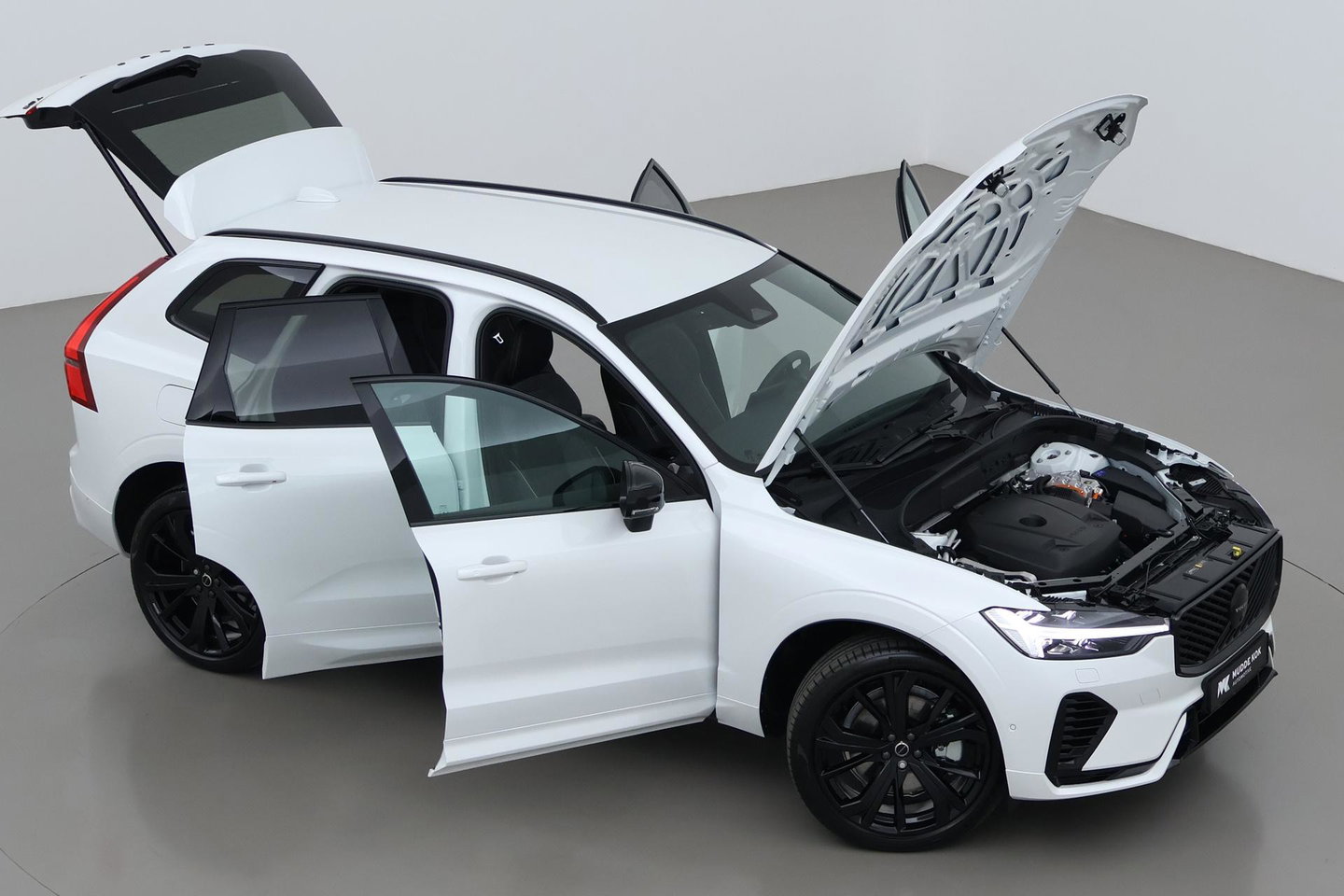 Volvo XC60 T8 Plug-in hybrid Plus Black Edition | FACELIFT | 360° Camera | harman/kardon | ACC | Stoel+Stuurverwarming | BLIS
