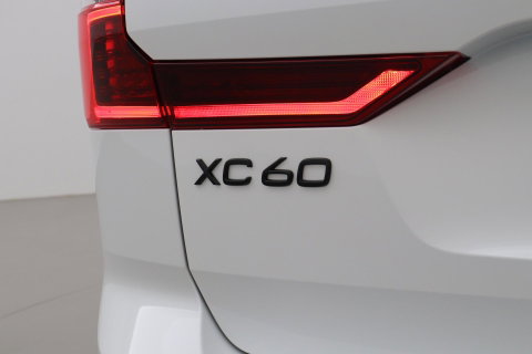 Volvo XC60 T8 Plug-in hybrid Plus Black Edition | FACELIFT | 360° Camera | harman/kardon | ACC | Stoel+Stuurverwarming | BLIS