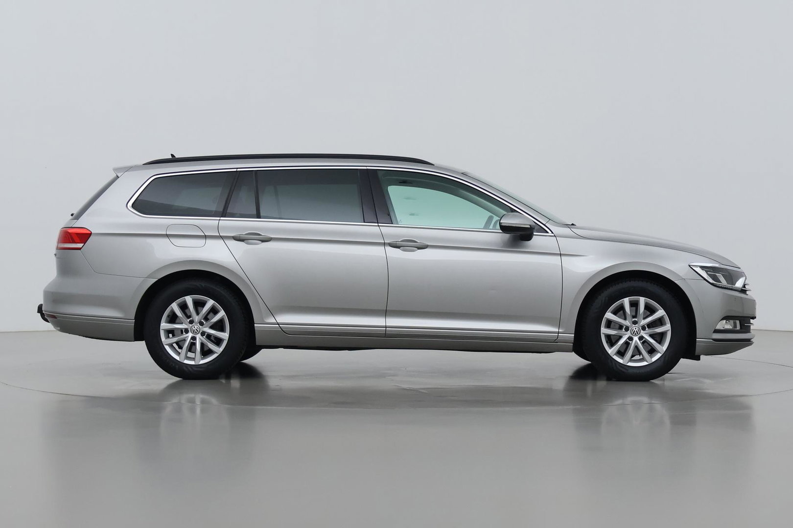 Volkswagen Passat Variant 1.4 TSI Comfortline | Trekhaak | LED | Keyless-Go | 3-Zone Climate | PDC Voor+Achter | Cruise Control