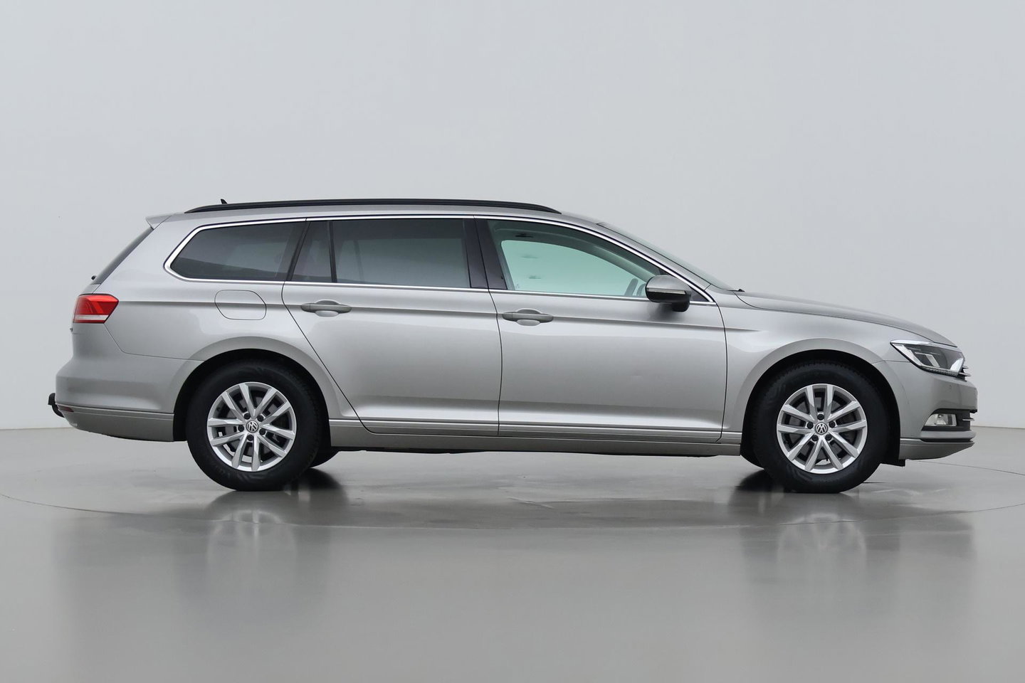 Volkswagen Passat Variant 1.4 TSI Comfortline | Trekhaak | LED | Keyless-Go | 3-Zone Climate | PDC Voor+Achter | Cruise Control