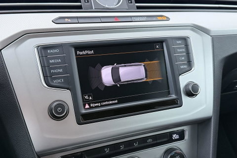 Volkswagen Passat Variant 1.4 TSI Comfortline | Trekhaak | LED | Keyless-Go | 3-Zone Climate | PDC Voor+Achter | Cruise Control