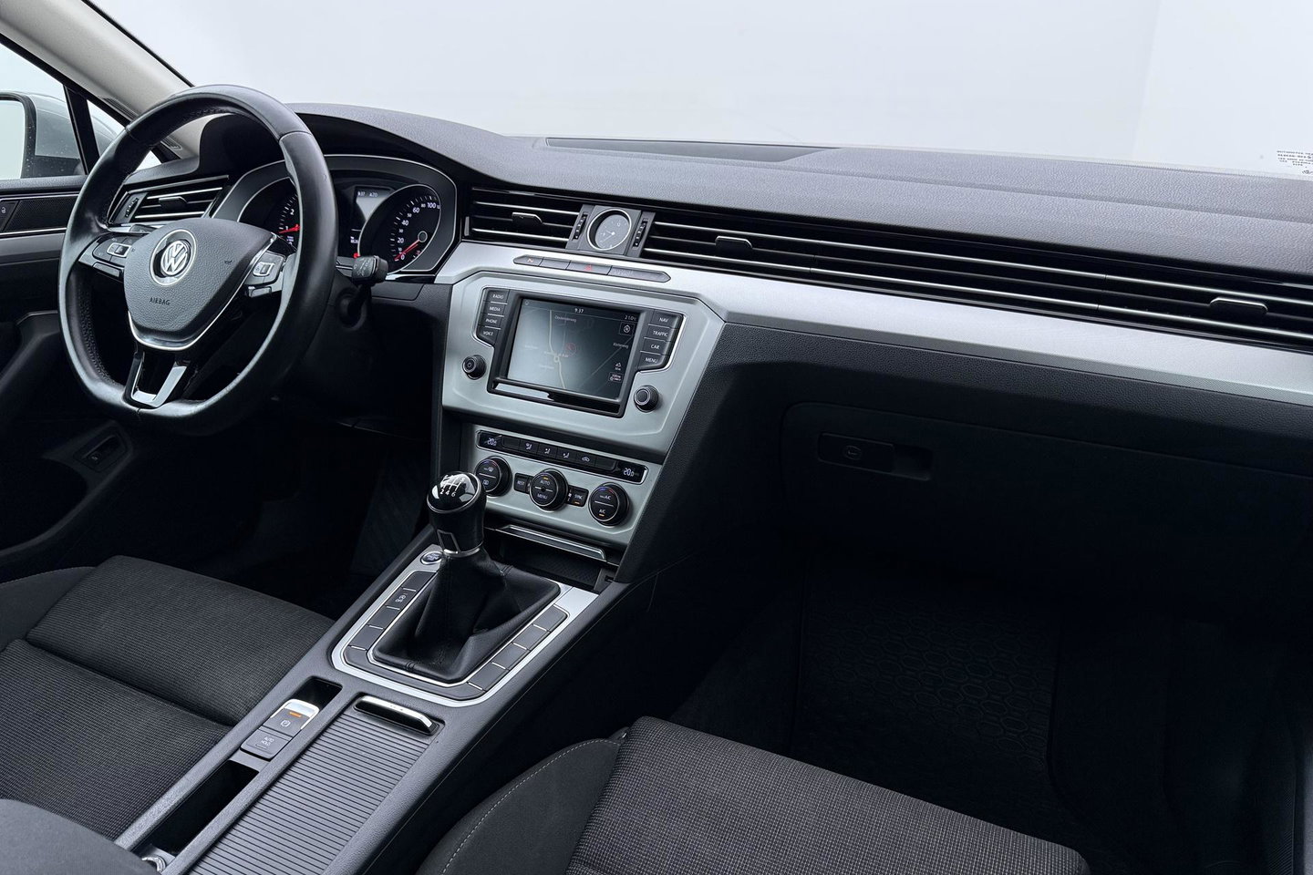 Volkswagen Passat Variant 1.4 TSI Comfortline | Trekhaak | LED | Keyless-Go | 3-Zone Climate | PDC Voor+Achter | Cruise Control