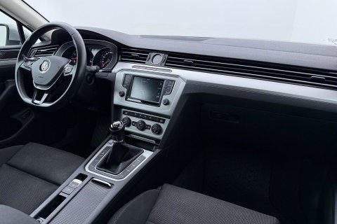Volkswagen Passat Variant 1.4 TSI Comfortline | Trekhaak | LED | Keyless-Go | 3-Zone Climate | PDC Voor+Achter | Cruise Control
