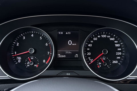 Volkswagen Passat Variant 1.4 TSI Comfortline | Trekhaak | LED | Keyless-Go | 3-Zone Climate | PDC Voor+Achter | Cruise Control