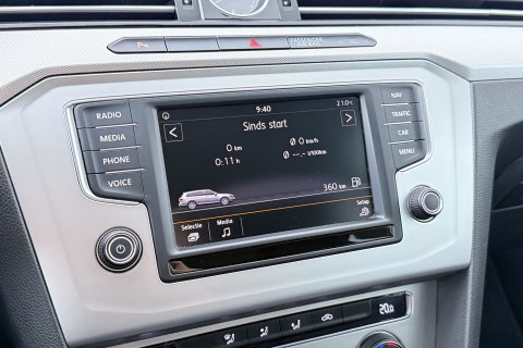 Volkswagen Passat Variant 1.4 TSI Comfortline | Trekhaak | LED | Keyless-Go | 3-Zone Climate | PDC Voor+Achter | Cruise Control
