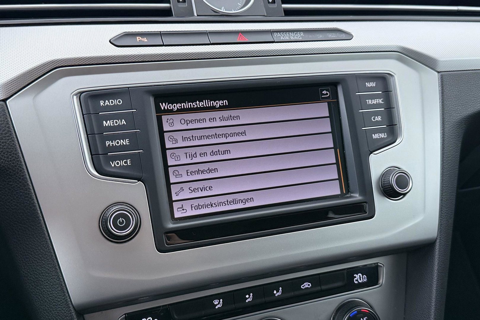 Volkswagen Passat Variant 1.4 TSI Comfortline | Trekhaak | LED | Keyless-Go | 3-Zone Climate | PDC Voor+Achter | Cruise Control