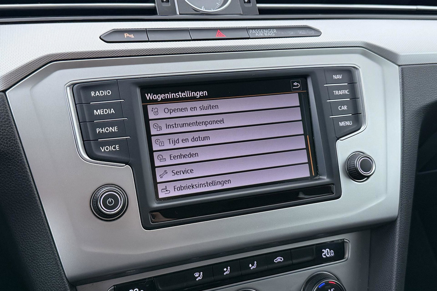 Volkswagen Passat Variant 1.4 TSI Comfortline | Trekhaak | LED | Keyless-Go | 3-Zone Climate | PDC Voor+Achter | Cruise Control