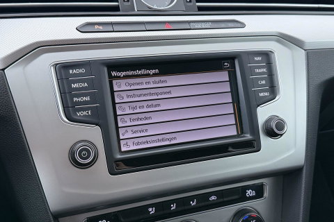 Volkswagen Passat Variant 1.4 TSI Comfortline | Trekhaak | LED | Keyless-Go | 3-Zone Climate | PDC Voor+Achter | Cruise Control