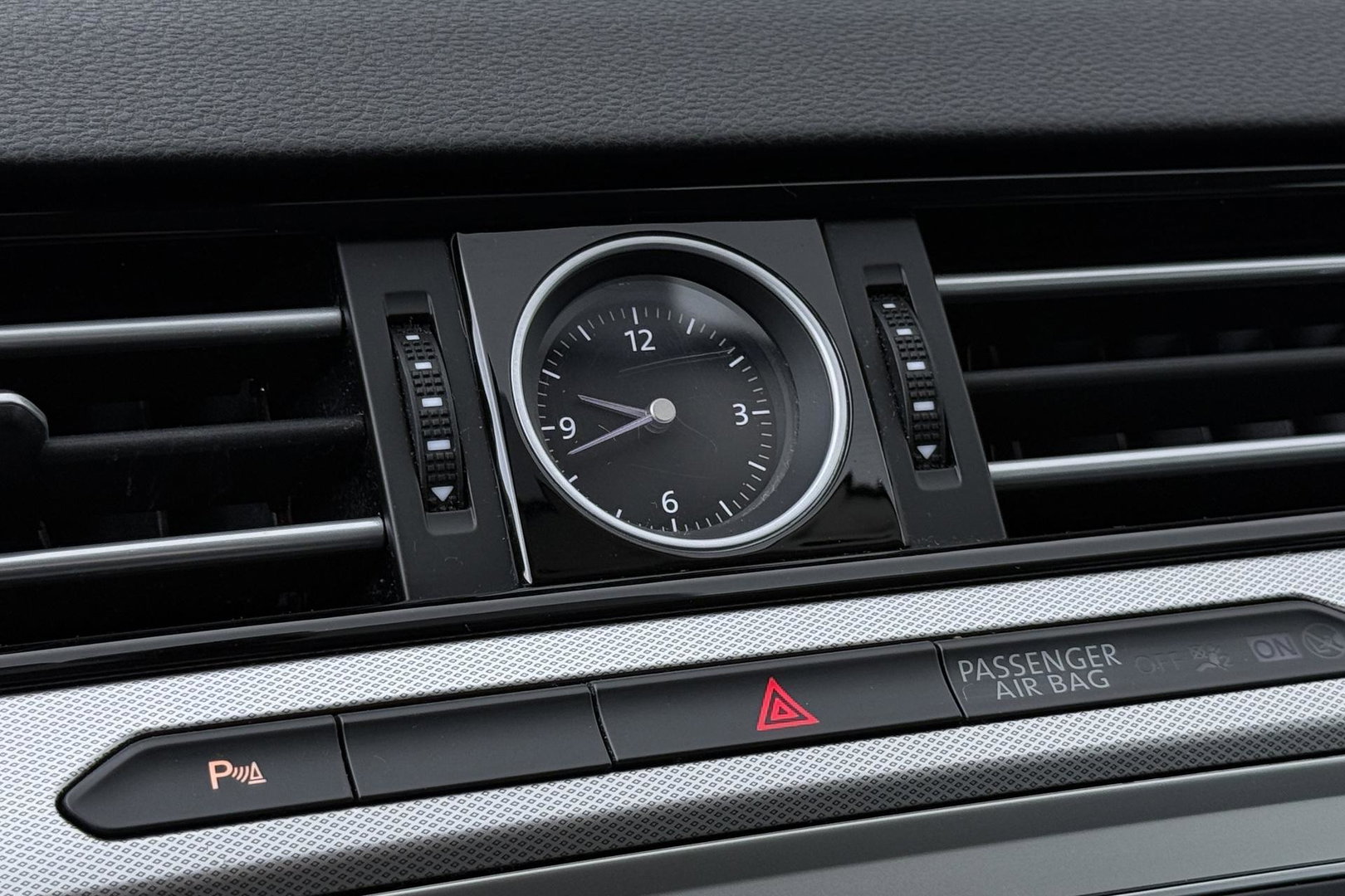 Volkswagen Passat Variant 1.4 TSI Comfortline | Trekhaak | LED | Keyless-Go | 3-Zone Climate | PDC Voor+Achter | Cruise Control