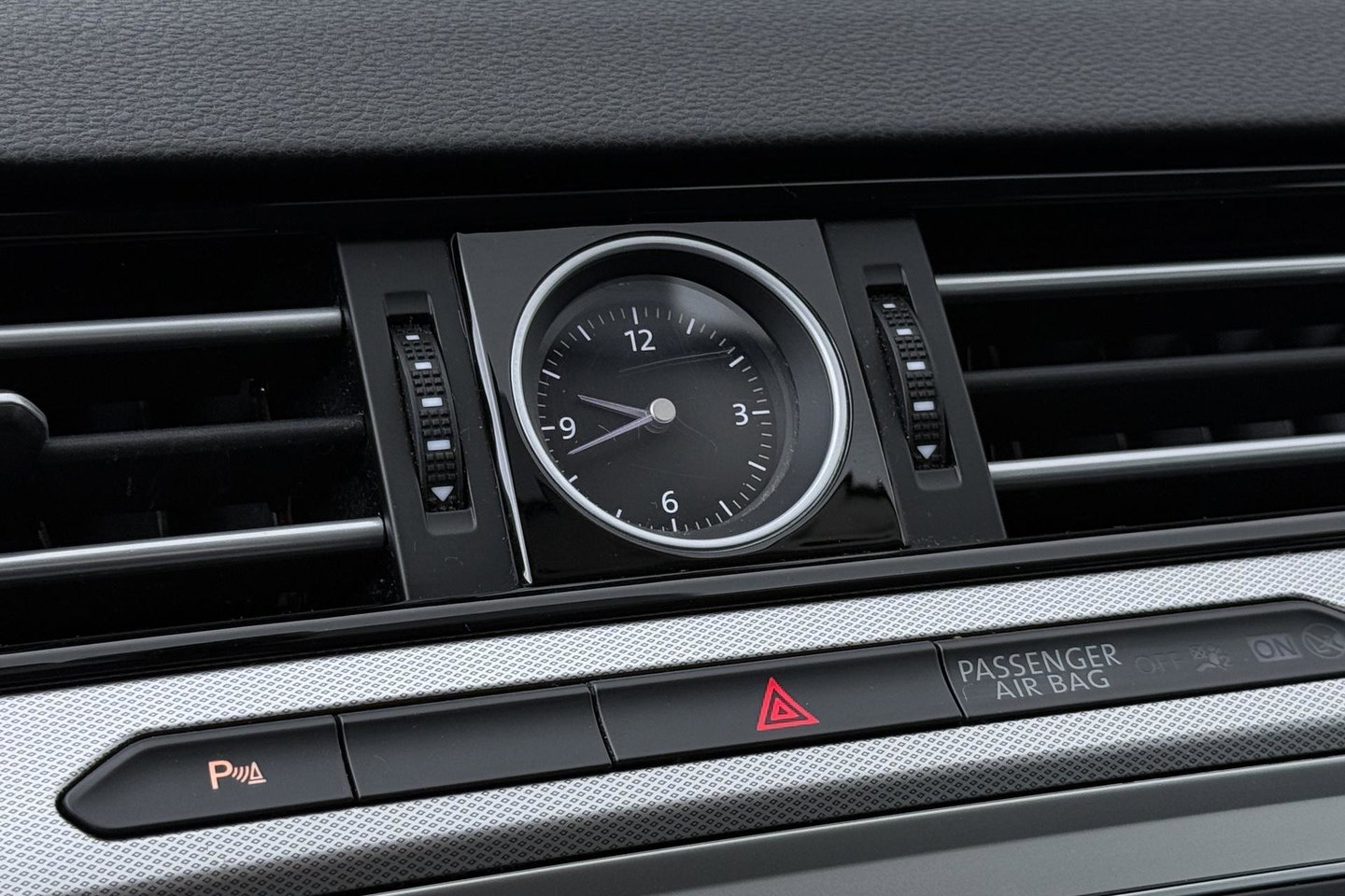 Volkswagen Passat Variant 1.4 TSI Comfortline | Trekhaak | LED | Keyless-Go | 3-Zone Climate | PDC Voor+Achter | Cruise Control