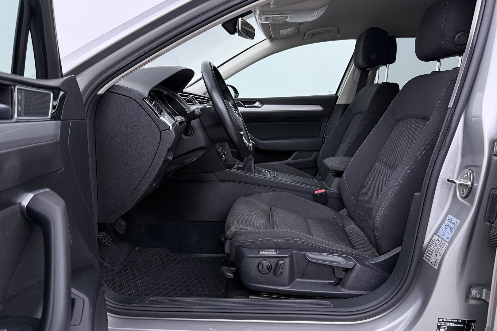 Volkswagen Passat Variant 1.4 TSI Comfortline | Trekhaak | LED | Keyless-Go | 3-Zone Climate | PDC Voor+Achter | Cruise Control