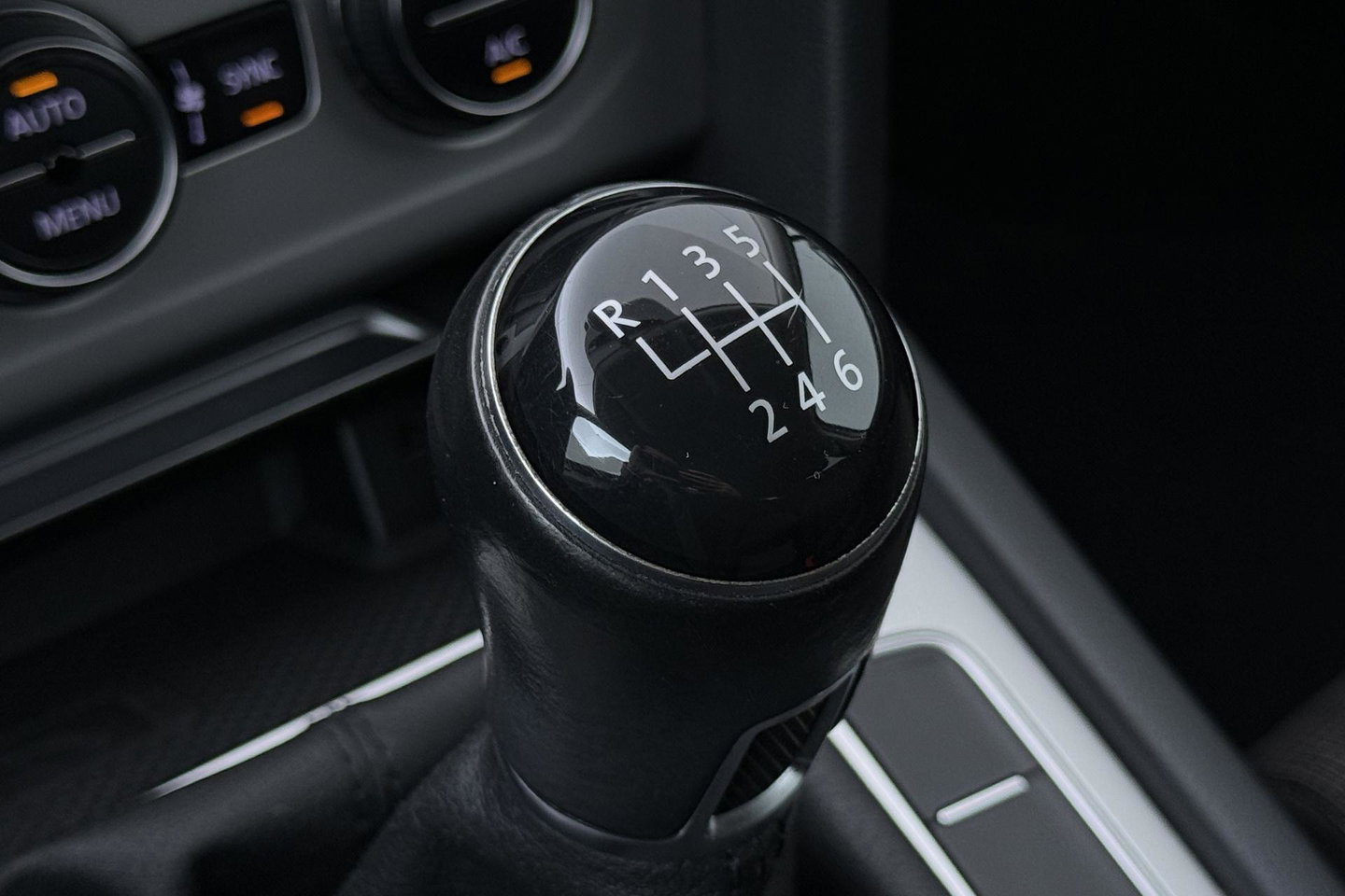 Volkswagen Passat Variant 1.4 TSI Comfortline | Trekhaak | LED | Keyless-Go | 3-Zone Climate | PDC Voor+Achter | Cruise Control