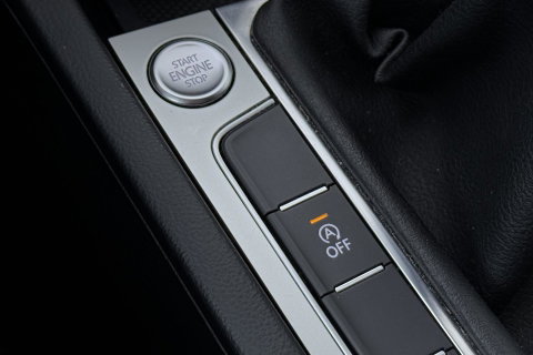 Volkswagen Passat Variant 1.4 TSI Comfortline | Trekhaak | LED | Keyless-Go | 3-Zone Climate | PDC Voor+Achter | Cruise Control
