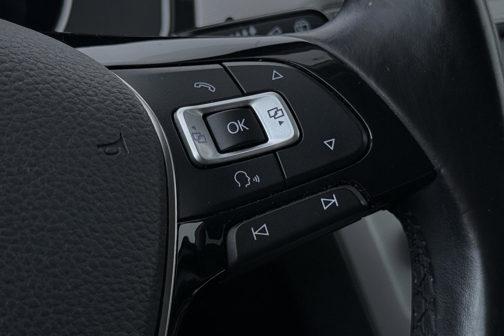 Volkswagen Passat Variant 1.4 TSI Comfortline | Trekhaak | LED | Keyless-Go | 3-Zone Climate | PDC Voor+Achter | Cruise Control