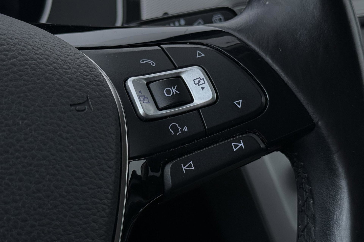 Volkswagen Passat Variant 1.4 TSI Comfortline | Trekhaak | LED | Keyless-Go | 3-Zone Climate | PDC Voor+Achter | Cruise Control