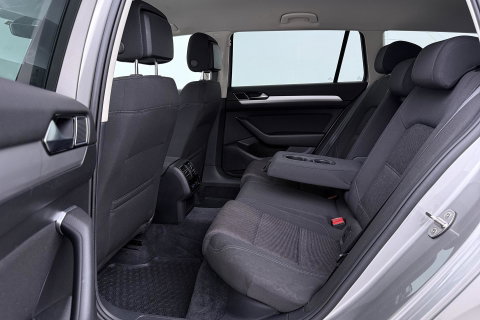 Volkswagen Passat Variant 1.4 TSI Comfortline | Trekhaak | LED | Keyless-Go | 3-Zone Climate | PDC Voor+Achter | Cruise Control