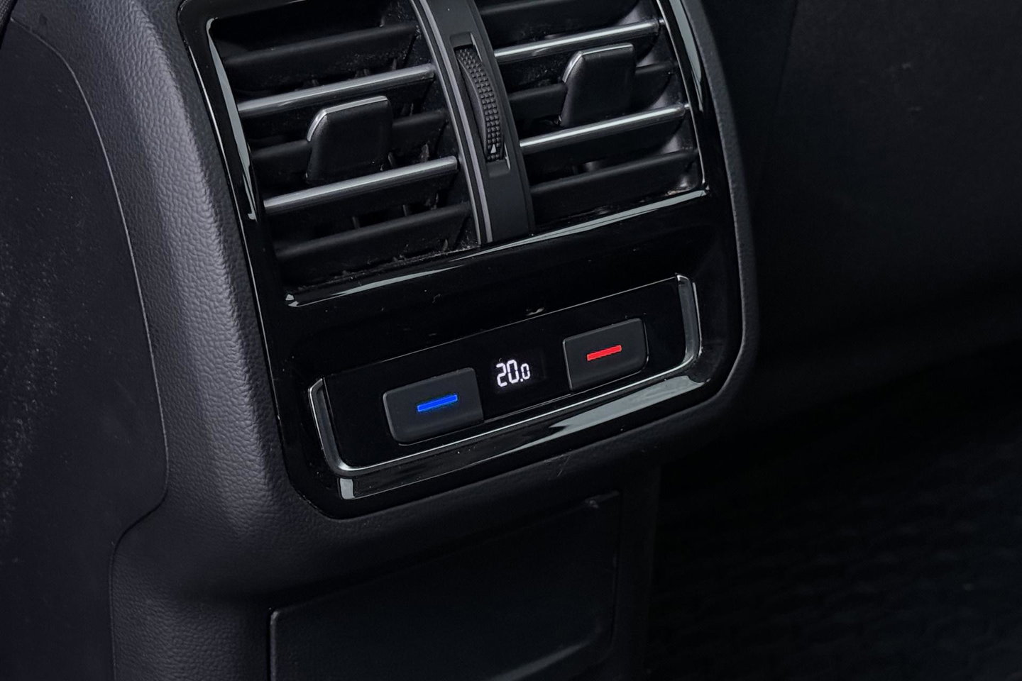 Volkswagen Passat Variant 1.4 TSI Comfortline | Trekhaak | LED | Keyless-Go | 3-Zone Climate | PDC Voor+Achter | Cruise Control