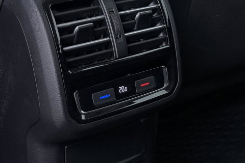 Volkswagen Passat Variant 1.4 TSI Comfortline | Trekhaak | LED | Keyless-Go | 3-Zone Climate | PDC Voor+Achter | Cruise Control