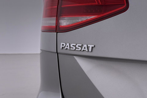 Volkswagen Passat Variant 1.4 TSI Comfortline | Trekhaak | LED | Keyless-Go | 3-Zone Climate | PDC Voor+Achter | Cruise Control