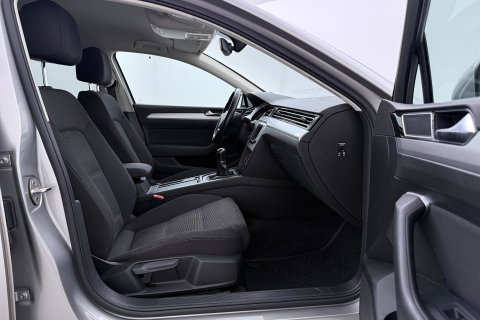 Volkswagen Passat Variant 1.4 TSI Comfortline | Trekhaak | LED | Keyless-Go | 3-Zone Climate | PDC Voor+Achter | Cruise Control