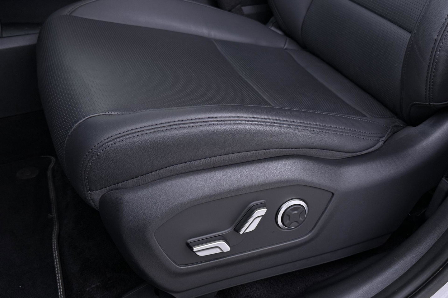Hyundai Santa Fe 1.6 T-GDI PHEV Black Line 4WD 7p | ACC | Head-Up | Trekhaak | Stoelventilatie | BOSE Audio | 20 Inch