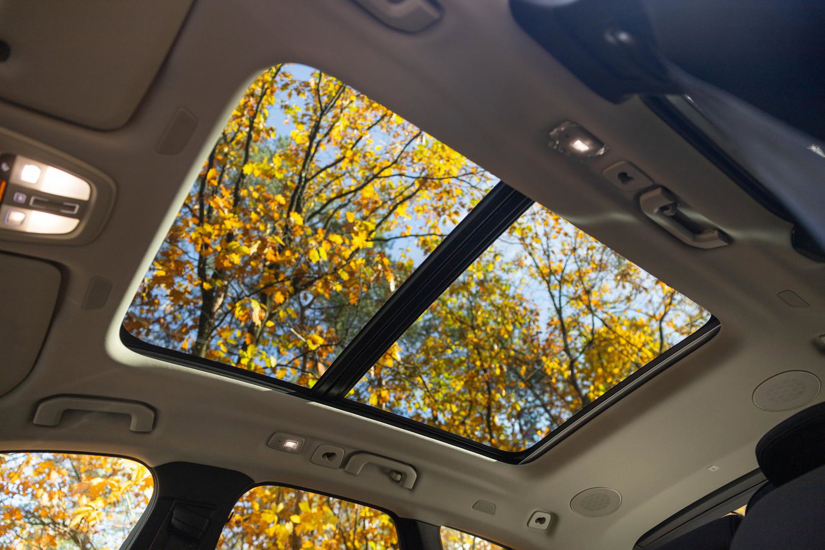 Volvo XC90 T8 Plug-in hybrid Ultra Bright | Bowers&Wilkins | Luchtvering | Massage | 22 Inch | Trekhaak | Head-Up