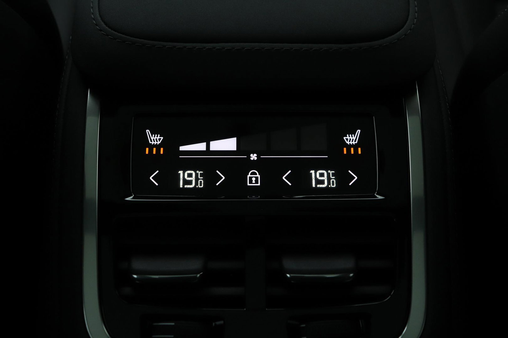 Volvo XC90 T8 Plug-in hybrid Ultra Bright | Bowers&Wilkins | Luchtvering | Massage | 22 Inch | Trekhaak | Head-Up