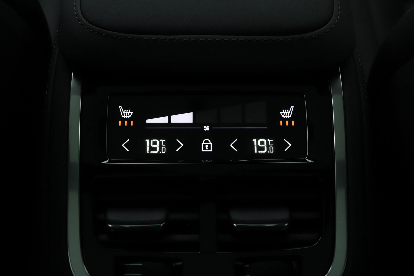 Volvo XC90 T8 Plug-in hybrid Ultra Bright | Bowers&Wilkins | Luchtvering | Massage | 22 Inch | Trekhaak | Head-Up
