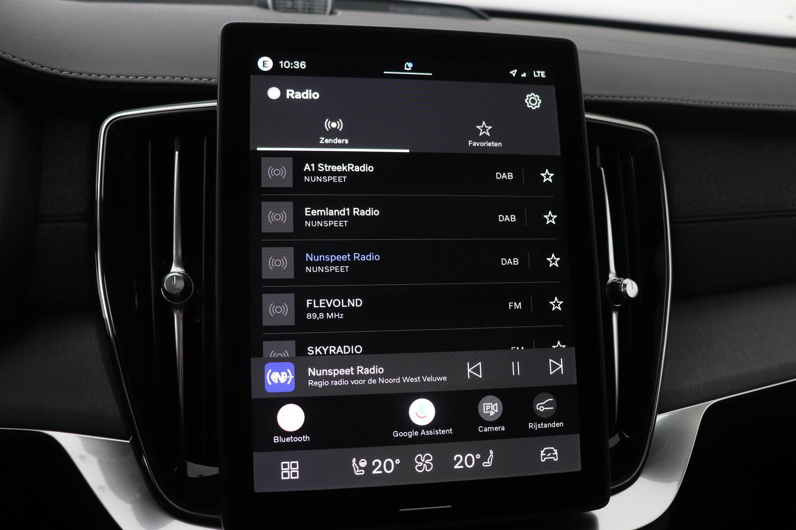 Volvo XC90 T8 Plug-in hybrid Ultra Bright | Bowers&Wilkins | Luchtvering | Massage | 22 Inch | Trekhaak | Head-Up