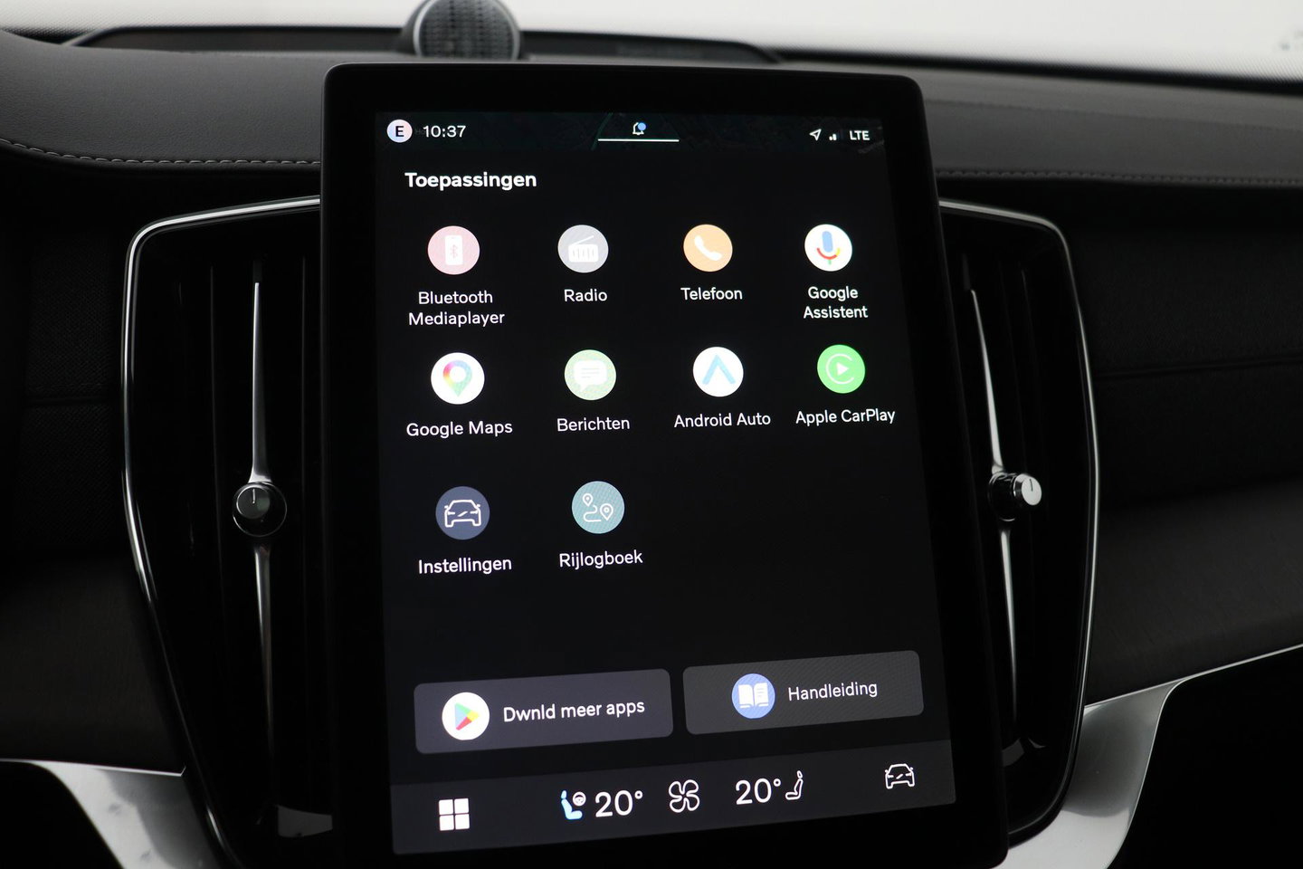 Volvo XC90 T8 Plug-in hybrid Ultra Bright | Bowers&Wilkins | Luchtvering | Massage | 22 Inch | Trekhaak | Head-Up