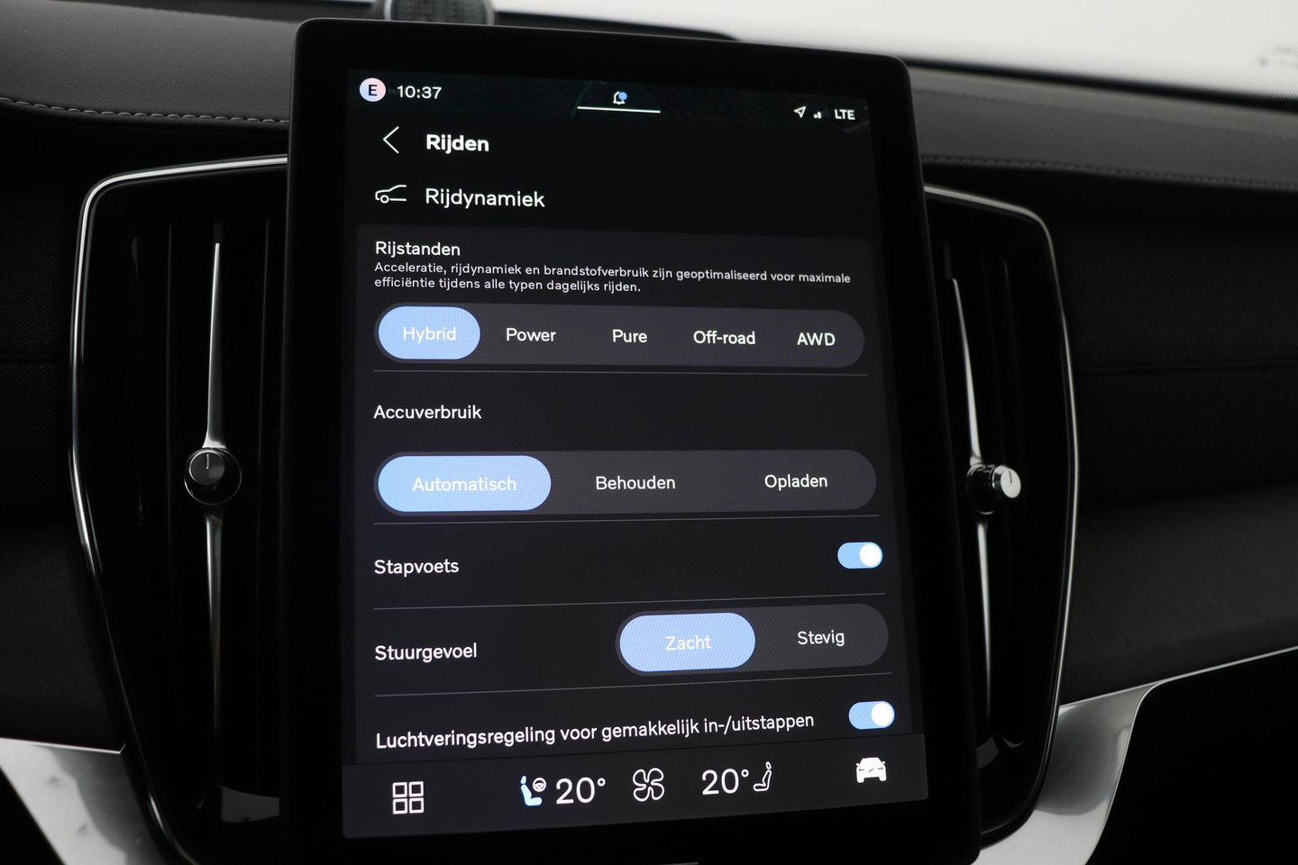 Volvo XC90 T8 Plug-in hybrid Ultra Bright | Bowers&Wilkins | Luchtvering | Massage | 22 Inch | Trekhaak | Head-Up
