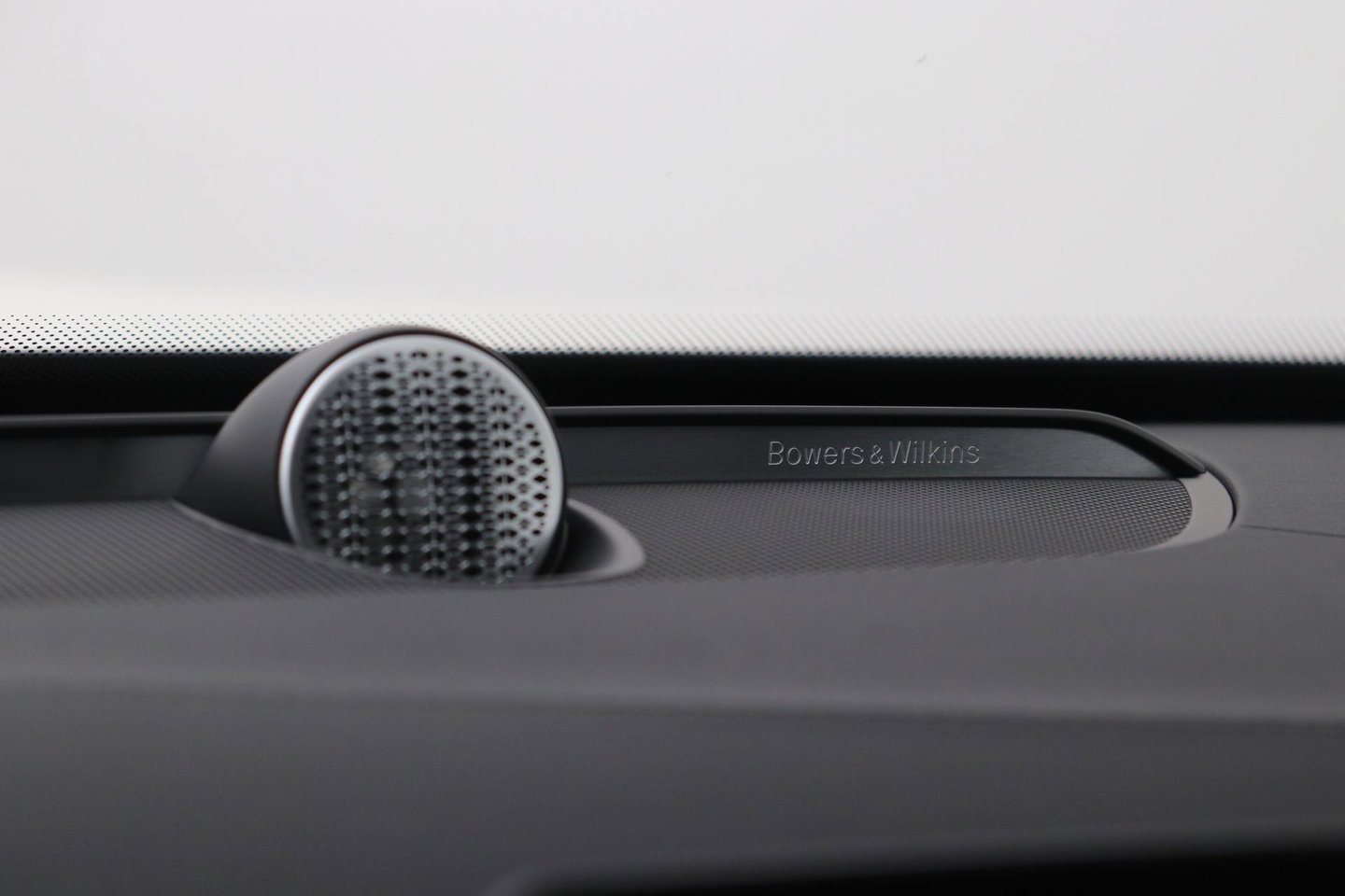 Volvo XC90 T8 Plug-in hybrid Ultra Bright | Bowers&Wilkins | Luchtvering | Massage | 22 Inch | Trekhaak | Head-Up