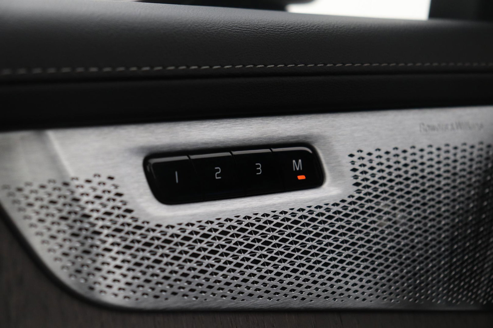 Volvo XC90 T8 Plug-in hybrid Ultra Bright | Bowers&Wilkins | Luchtvering | Massage | 22 Inch | Trekhaak | Head-Up