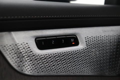 Volvo XC90 T8 Plug-in hybrid Ultra Bright | Bowers&Wilkins | Luchtvering | Massage | 22 Inch | Trekhaak | Head-Up