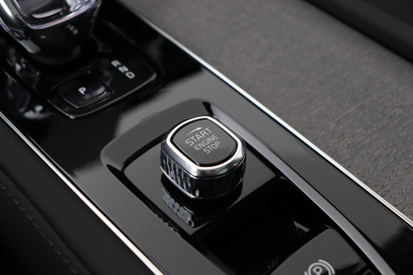 Volvo XC90 T8 Plug-in hybrid Ultra Bright | Bowers&Wilkins | Luchtvering | Massage | 22 Inch | Trekhaak | Head-Up