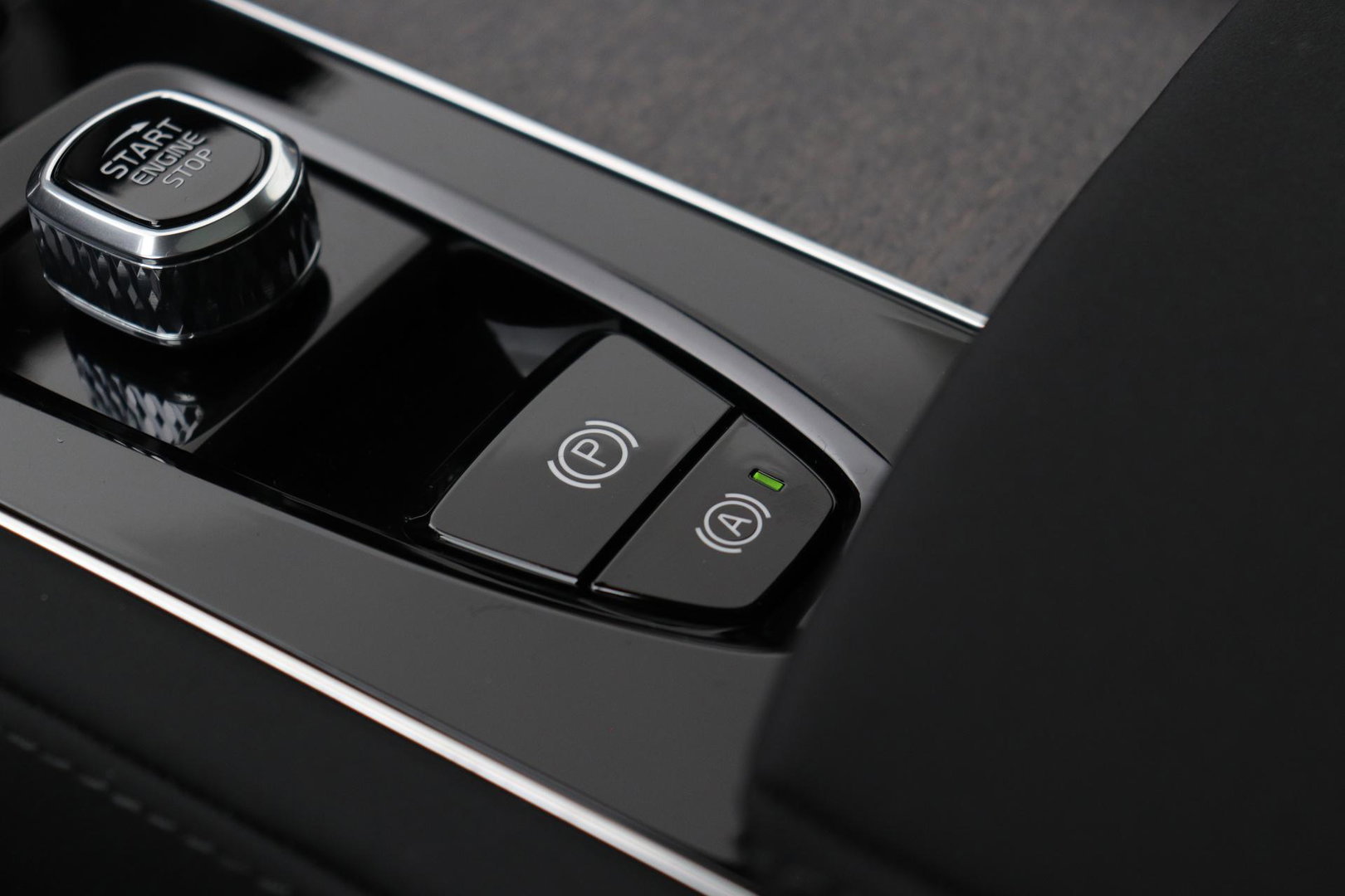 Volvo XC90 T8 Plug-in hybrid Ultra Bright | Bowers&Wilkins | Luchtvering | Massage | 22 Inch | Trekhaak | Head-Up