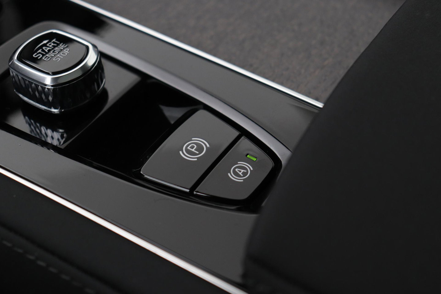 Volvo XC90 T8 Plug-in hybrid Ultra Bright | Bowers&Wilkins | Luchtvering | Massage | 22 Inch | Trekhaak | Head-Up