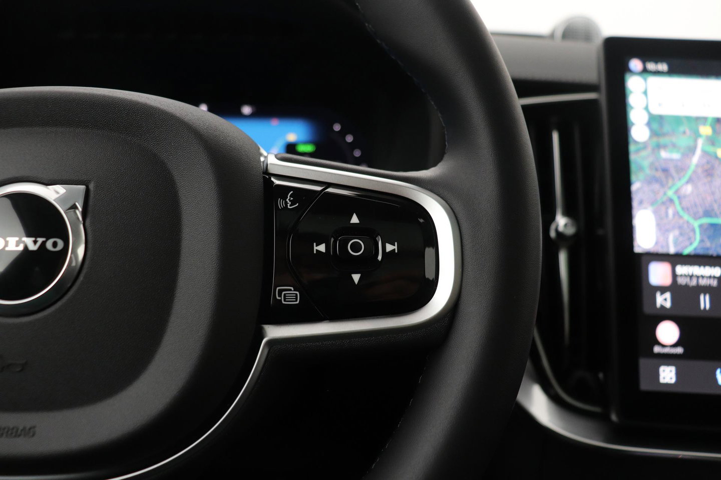 Volvo XC90 T8 Plug-in hybrid Ultra Bright | Bowers&Wilkins | Luchtvering | Massage | 22 Inch | Trekhaak | Head-Up