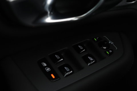 Volvo XC90 T8 Plug-in hybrid Ultra Bright | Bowers&Wilkins | Luchtvering | Massage | 22 Inch | Trekhaak | Head-Up