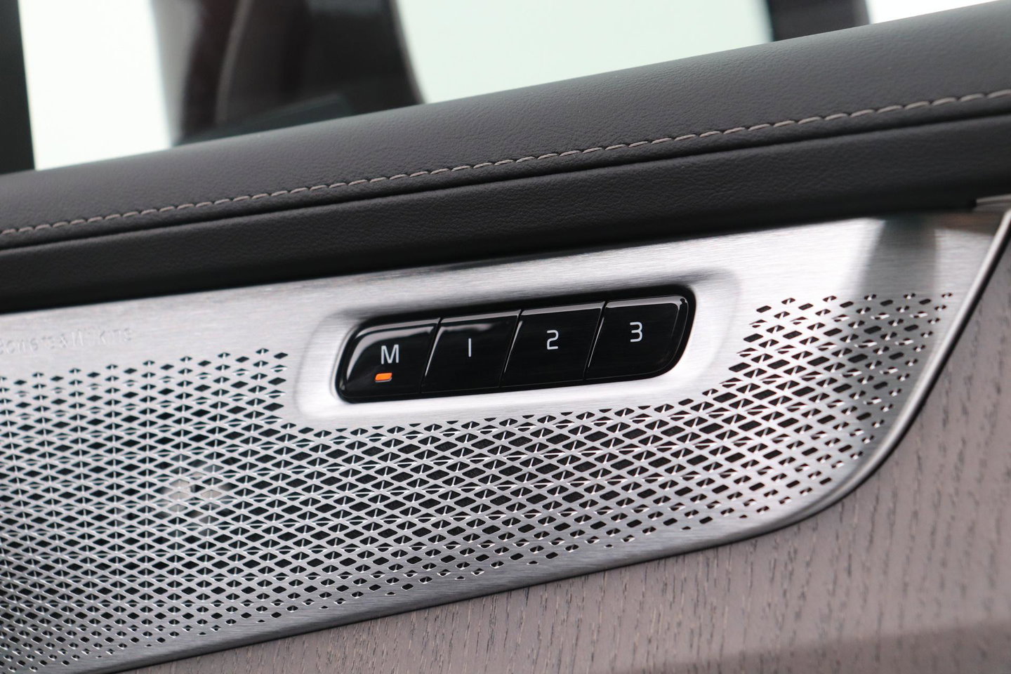 Volvo XC90 T8 Plug-in hybrid Ultra Bright | Bowers&Wilkins | Luchtvering | Massage | 22 Inch | Trekhaak | Head-Up