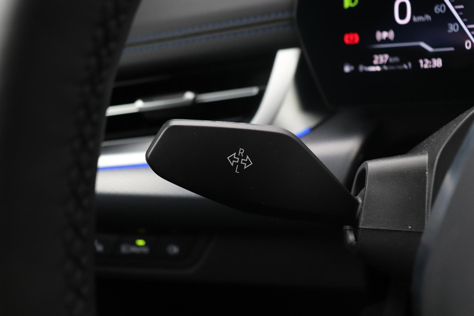 BMW X1 sDrive18i | M-Sport | Stoelverwarming | Camera | Apple Carplay | 18 Inch | Keyless