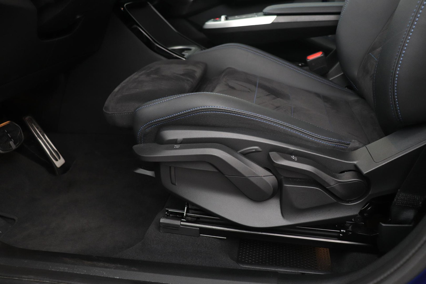 BMW X1 sDrive18i | M-Sport | Stoelverwarming | Camera | Apple Carplay | 18 Inch | Keyless
