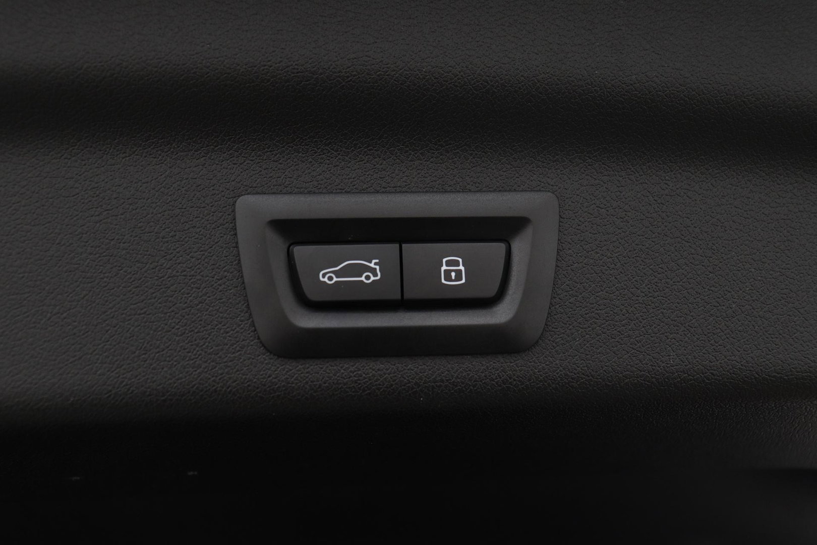 BMW X1 sDrive18i | M-Sport | Stoelverwarming | Camera | Apple Carplay | 18 Inch | Keyless