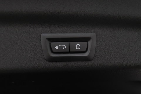 BMW X1 sDrive18i | M-Sport | Stoelverwarming | Camera | Apple Carplay | 18 Inch | Keyless
